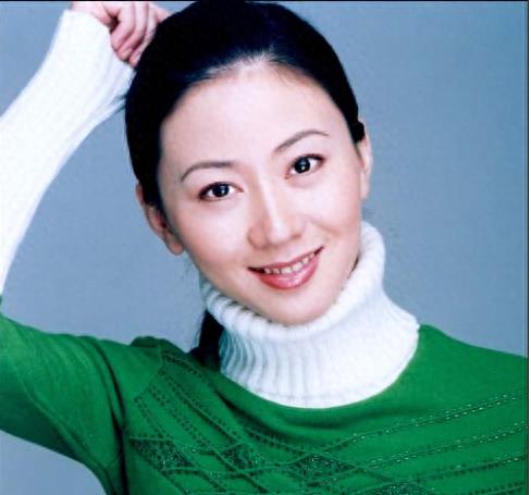 事实证明，为了钱选择当“裸模”的汤加丽，已经走上了另一条路