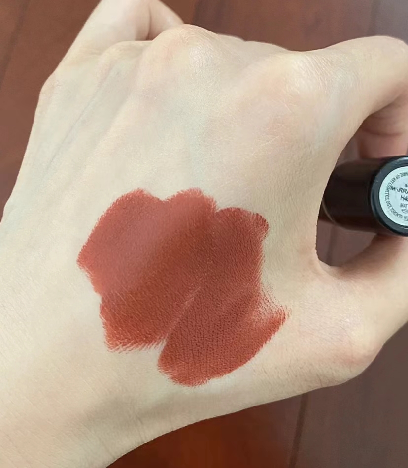 mac口红小辣椒和牛血色哪个好,mac口红seesheer试色
