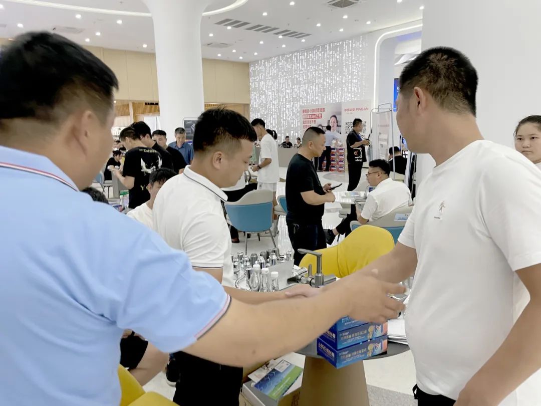 聚焦两会互济互动抱团取暖,聚焦合作共赢开展互利合作