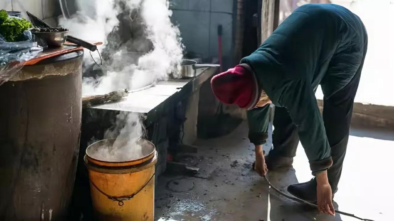 为环保封炉子,为了环保封堵灶坑