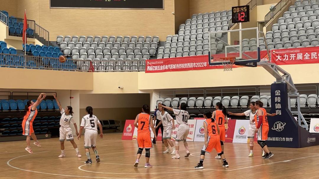 上场吧女孩！强强对决争高下，今日球场绽芳华