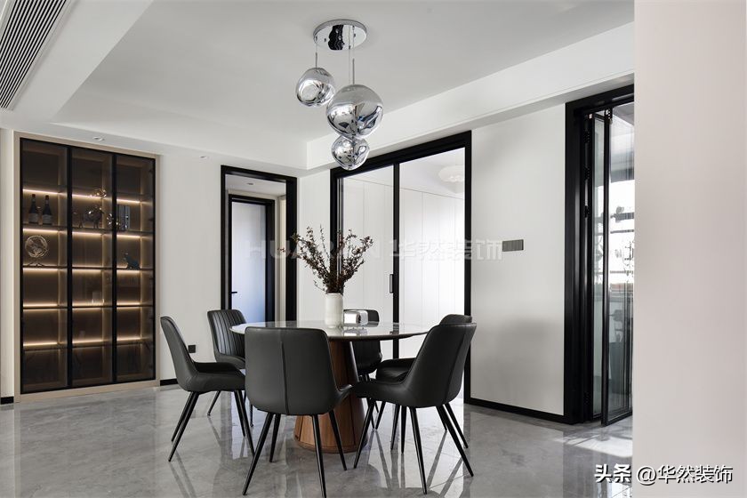 155平大平层装修效果图,180平米大平层客厅轻奢装修带花园