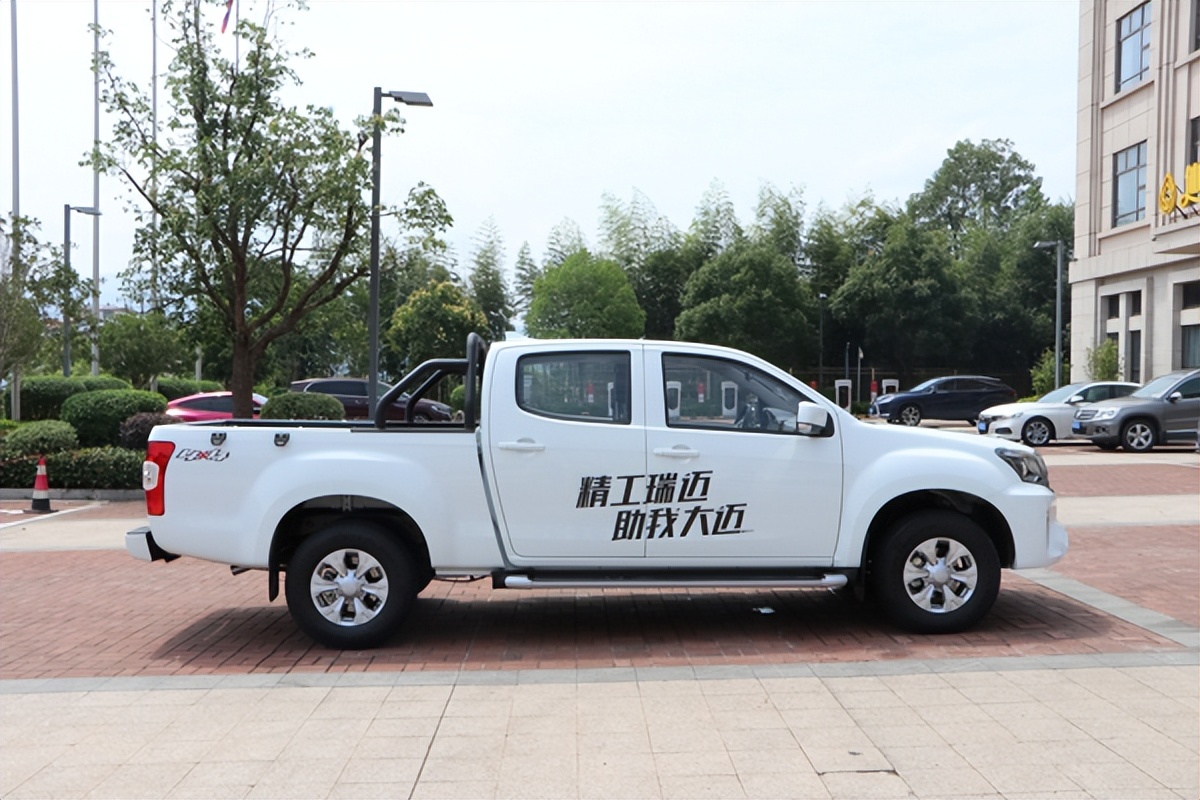 江西五十铃皮卡欢迎到店试车,试驾江西五十铃瑞迈2024款