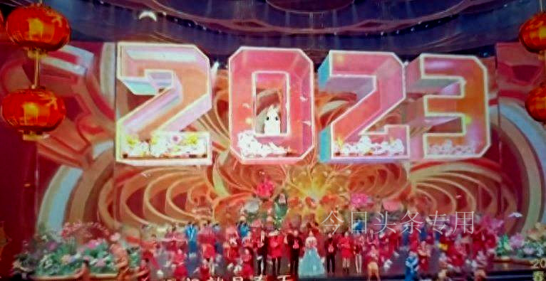 不唱难忘今宵，拿下赵本山！春晚40年，为何2012龙年春晚最特殊？