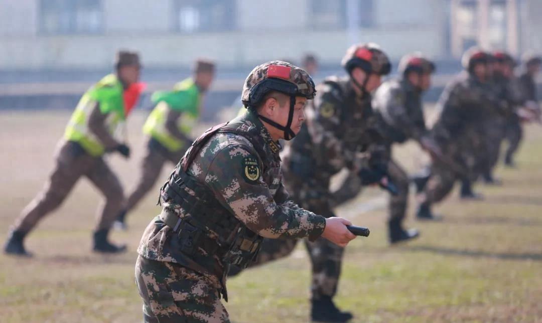 *警武**江西总队于1999年升副军级，现辖12个*警武**支队和1个总队医院