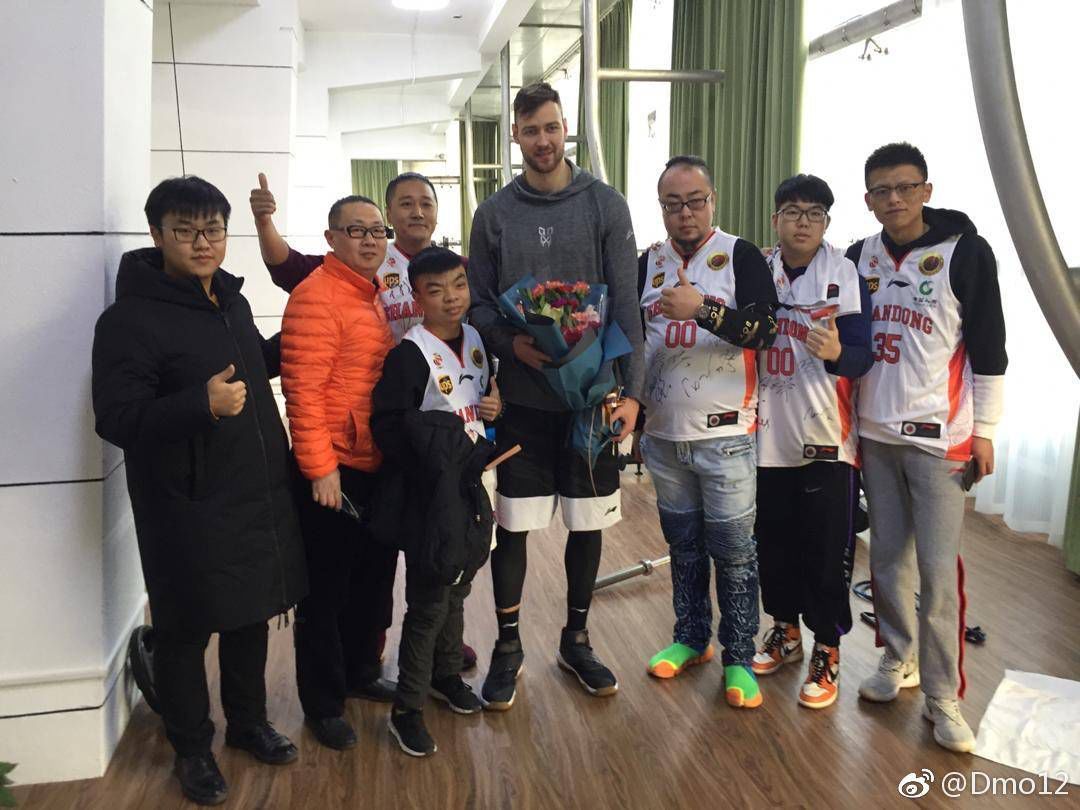 莫泰尤纳斯快攻,莫泰尤纳斯梦幻脚步nba