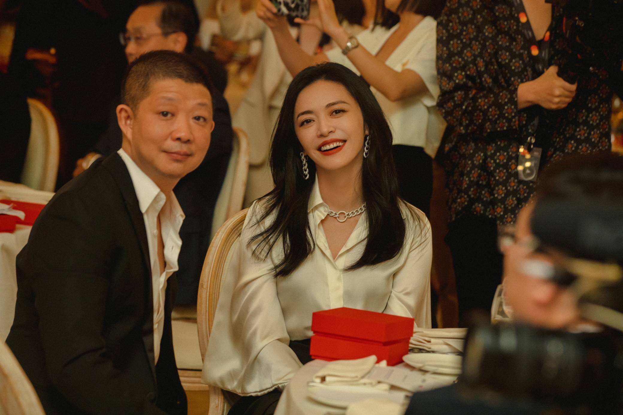 中国电影节朱一龙寸头,朱一龙在上海国际电影节颁奖