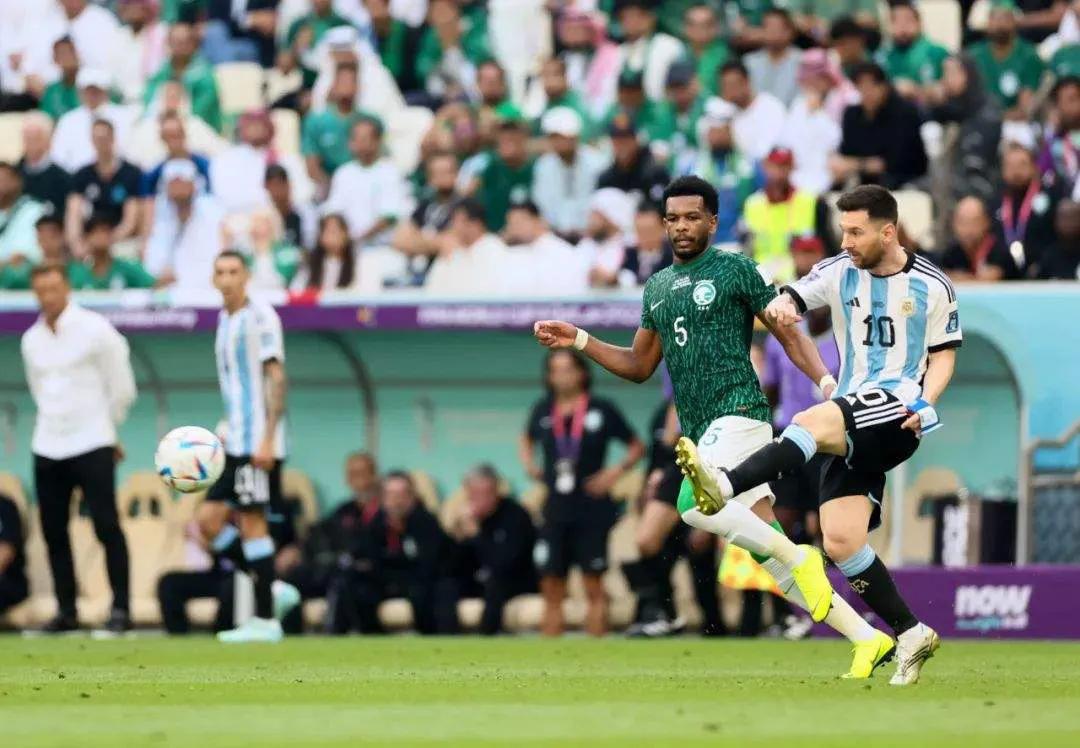 梅西踩到墨西哥国旗,梅西踩球衣是真的吗