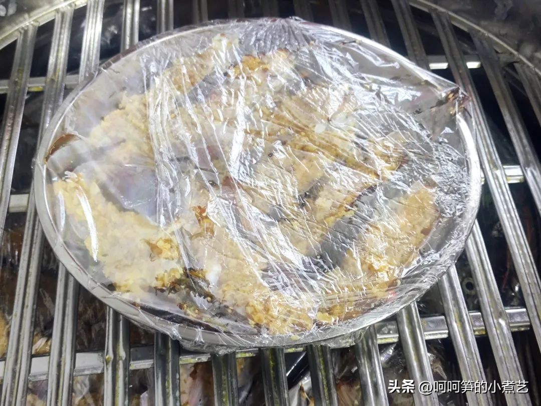 蒜蓉蒸小青龙的蒜蓉熬制,蒜蓉酱蒸小青龙