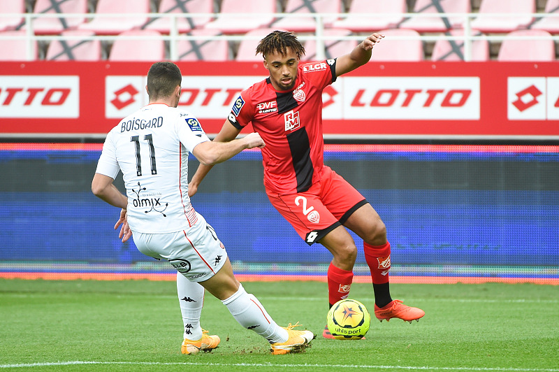 16项数据排前5！皇马考察法国22岁边卫，身价仅650万，利物浦竞争