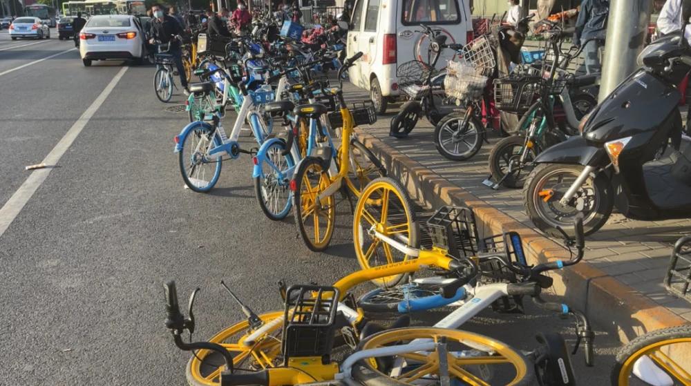 武汉繁华地铁站引入共享单车，引发热议与挑战