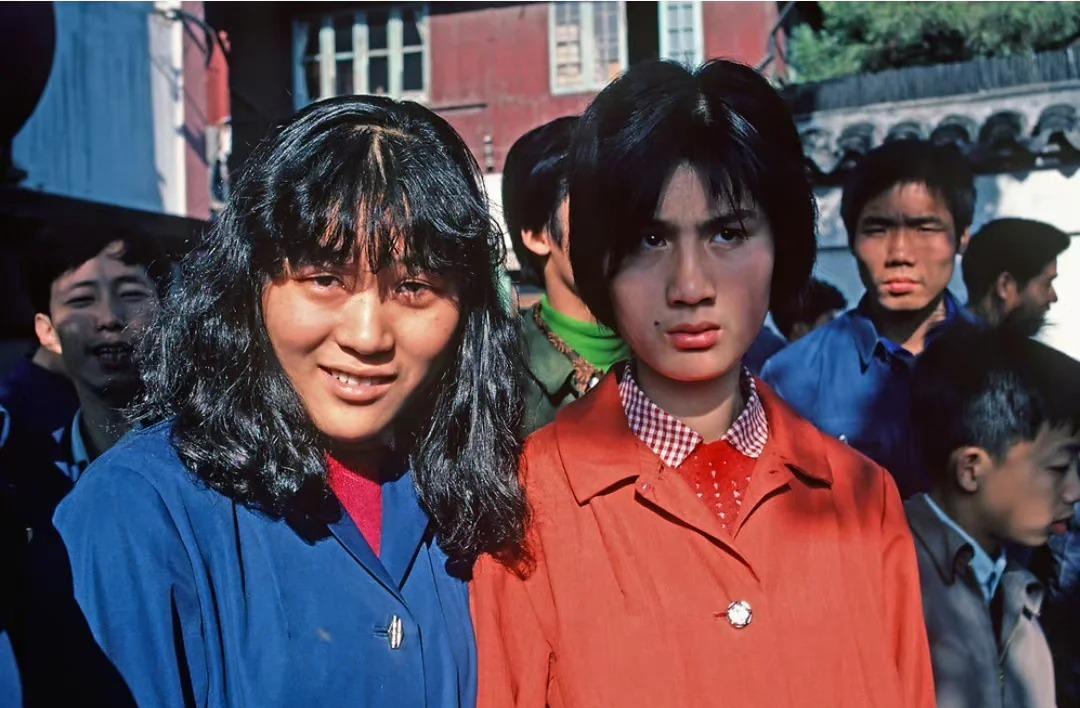 集中营惨状：30张老照片揭示妇女衣不遮体的悲惨命运！