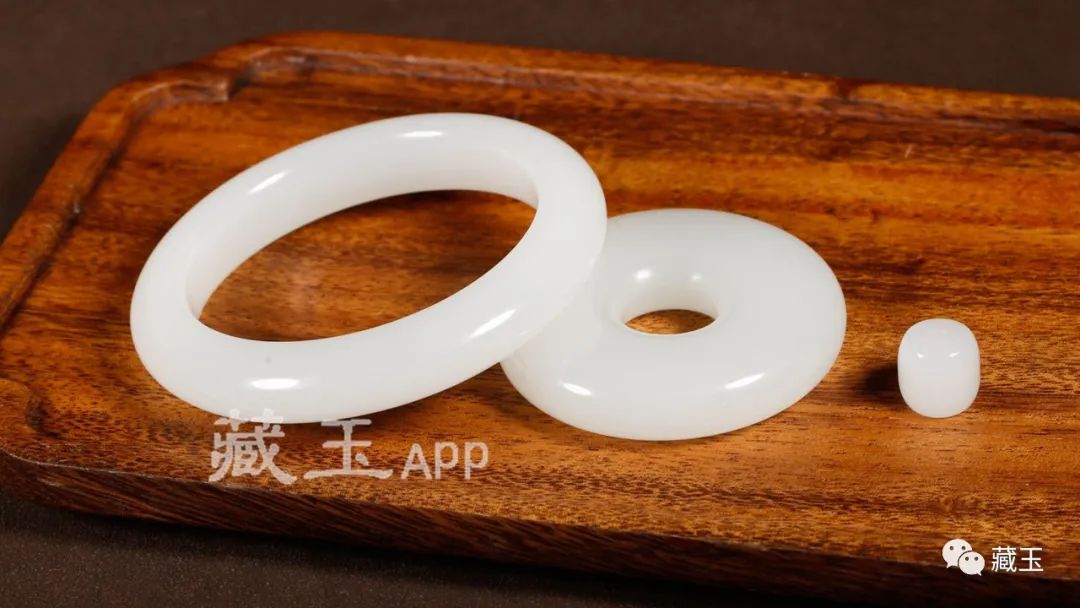 价值10万玉手镯只卖500元,1000块钱的和田玉手镯是不是真货