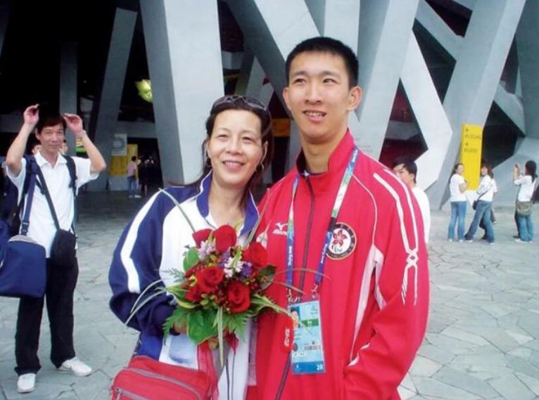 苏桦伟打破哪些残奥会世界纪录,苏桦伟北京夺冠后拥抱刘德华