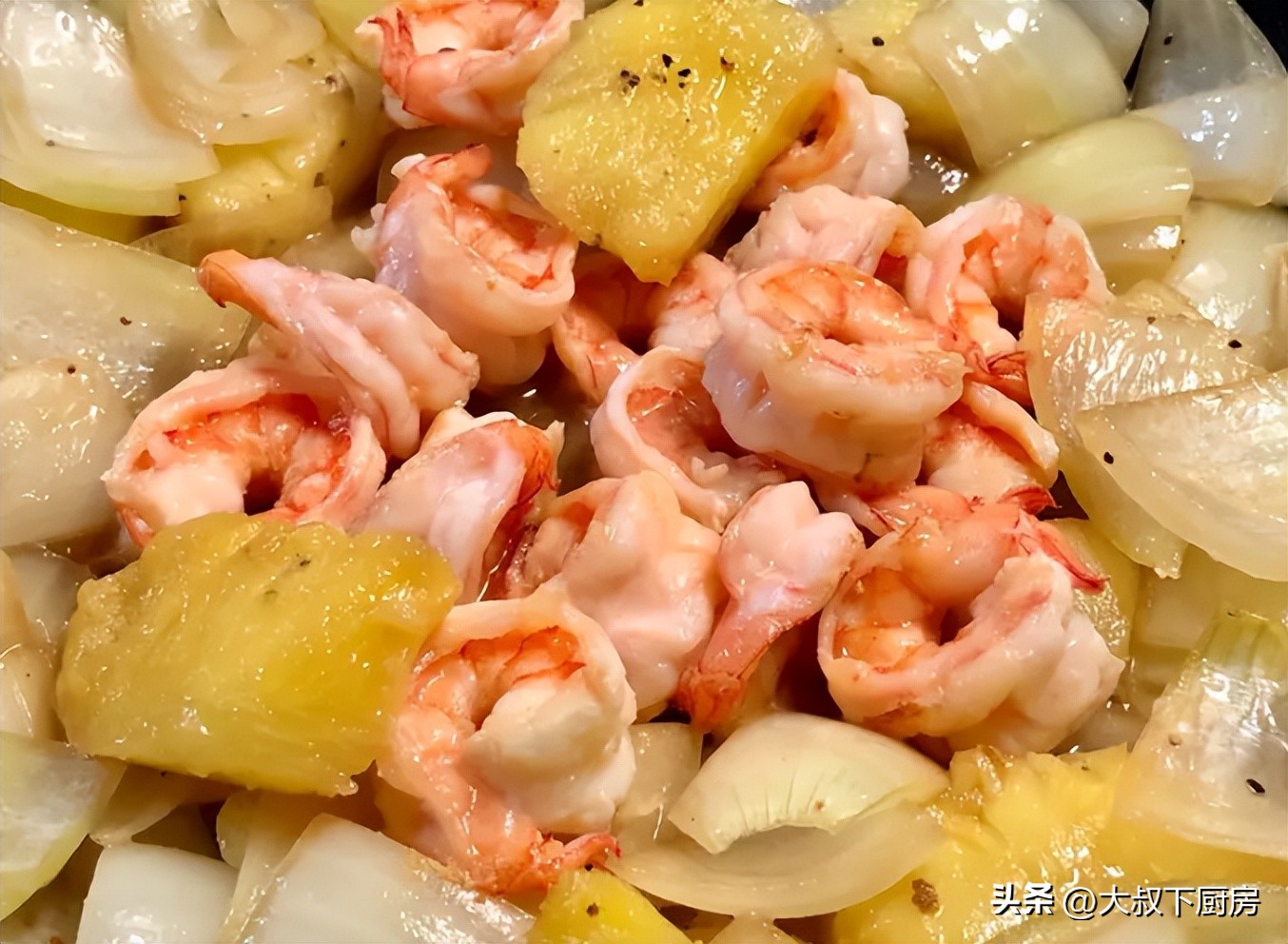 湘菜腰果虾球做法,凤梨虾球果香与肉香的完美融合