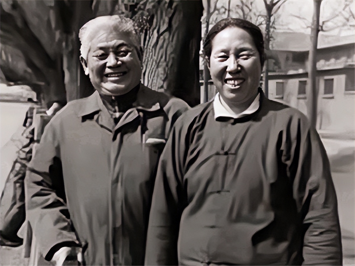 结婚10日萧军就变心，此后50年视妻如空气，妻子晚年竟说：不后悔