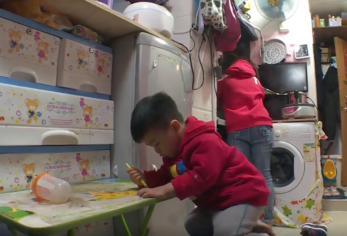 香港一家劏房生活,香港32岁夫妻的婚后生活