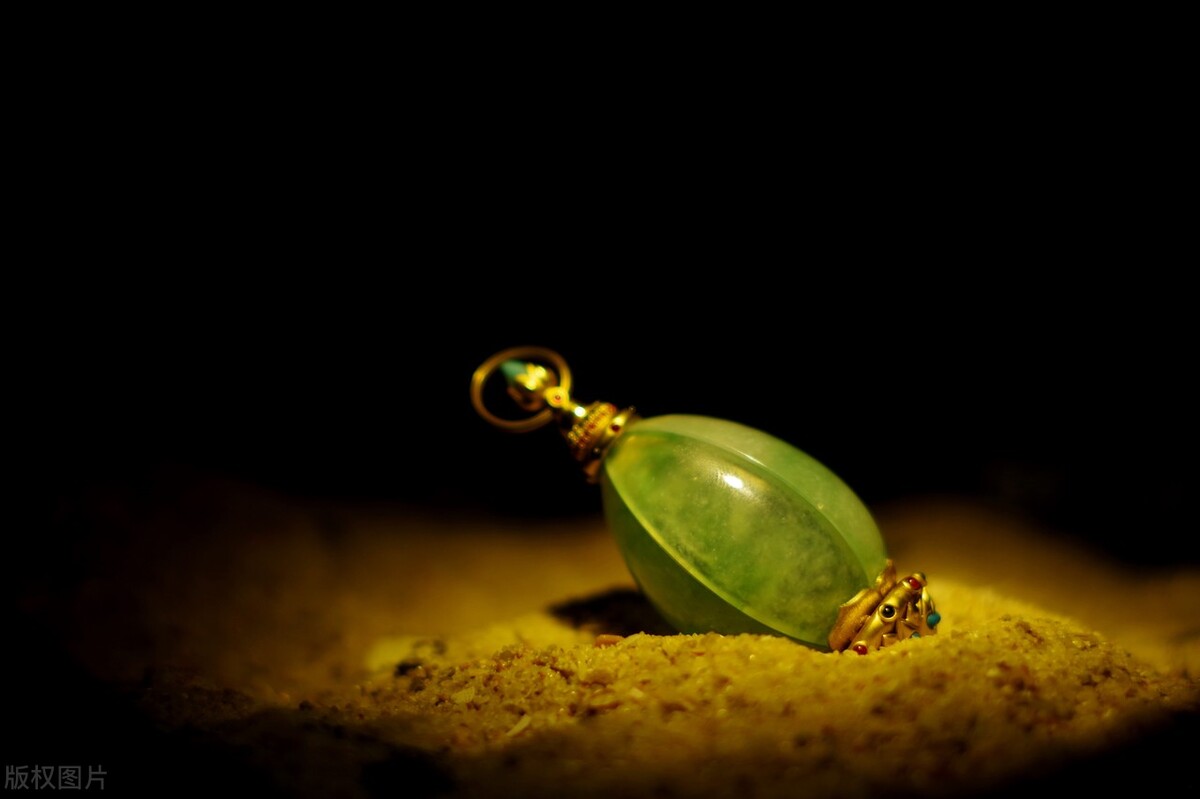 翡翠行业陷阱大揭秘 (揭秘珠宝翡翠行业内幕)