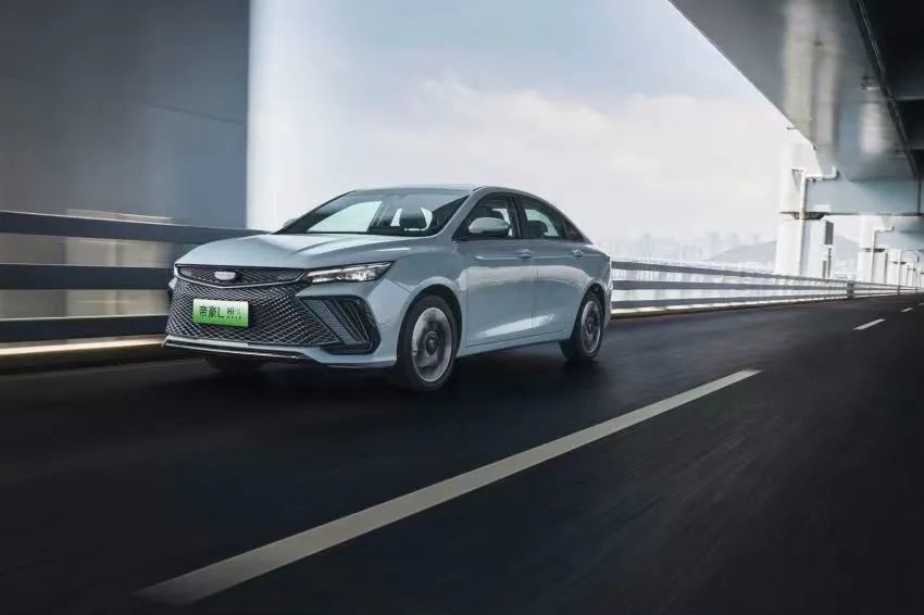 吉利帝豪L雷神Hi·X要做15万内最好的混动？|试驾