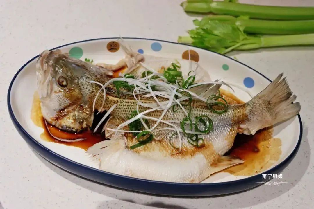 清蒸鱼的做法用盐吗,清蒸鱼加了清蒸豉油要加盐吗
