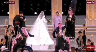 凯特王妃高级造型,凯特王妃穿蓝色格子英伦风