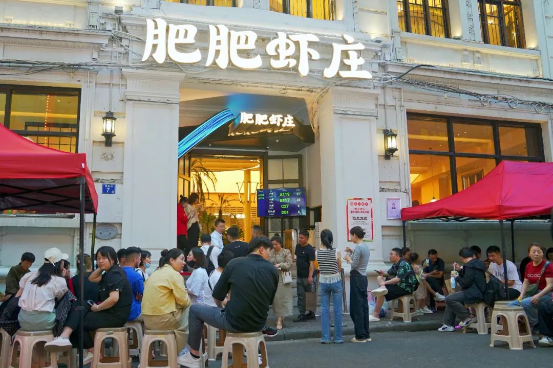 每天排队两万多单的小龙虾,一天卖几千单的人气小龙虾