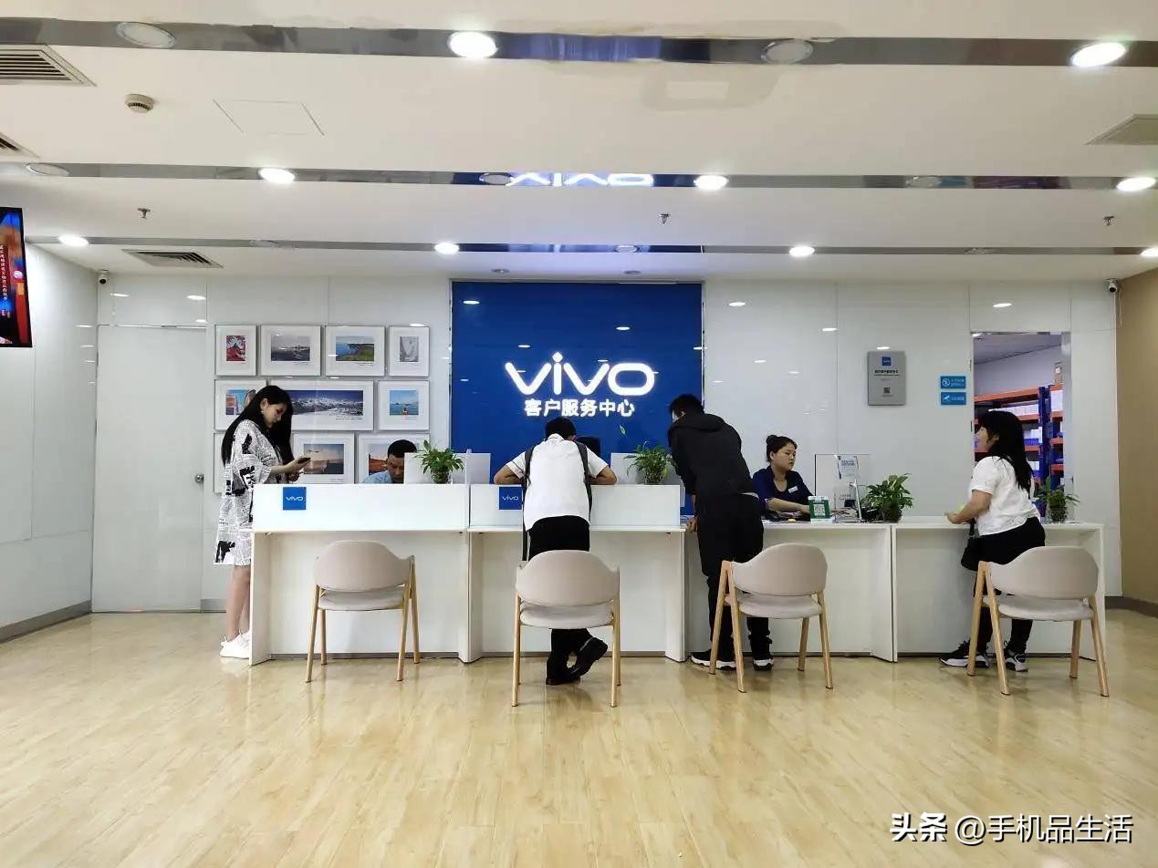 线下店和网上买手机哪个更便宜,手机线下实体店