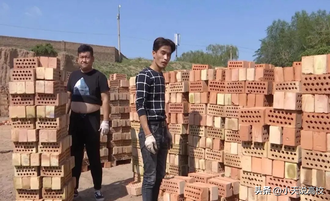 外卖小哥正能量一天送60单挣600元,外卖小哥靠自己双手赚钱