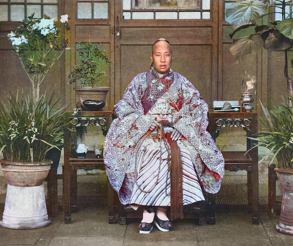 渚靛崕鏃ュ啗鍏借,鏃ュ啗渚靛崕鍏借