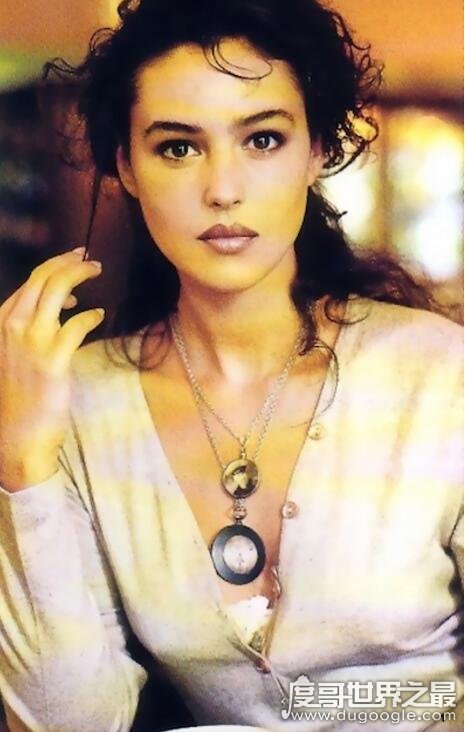 意大利第一美女，莫妮卡·贝鲁奇,意大利男性的国民女神