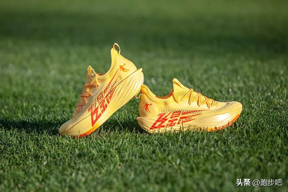 飞影pb3.0和飞影plaid有啥区别,中乔飞影pb3跑鞋