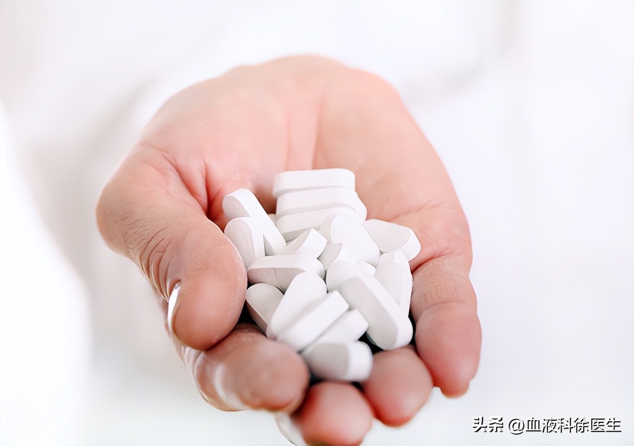 老年人吃氨糖能改善关节痛吗,老年人适合吃红氨糖还是蓝氨糖