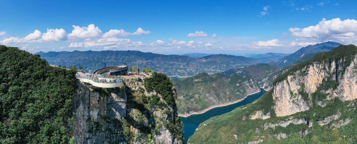巴山大峡谷玻璃廊桥是世界之最吗,世界第一悬挑玻璃景观廊桥