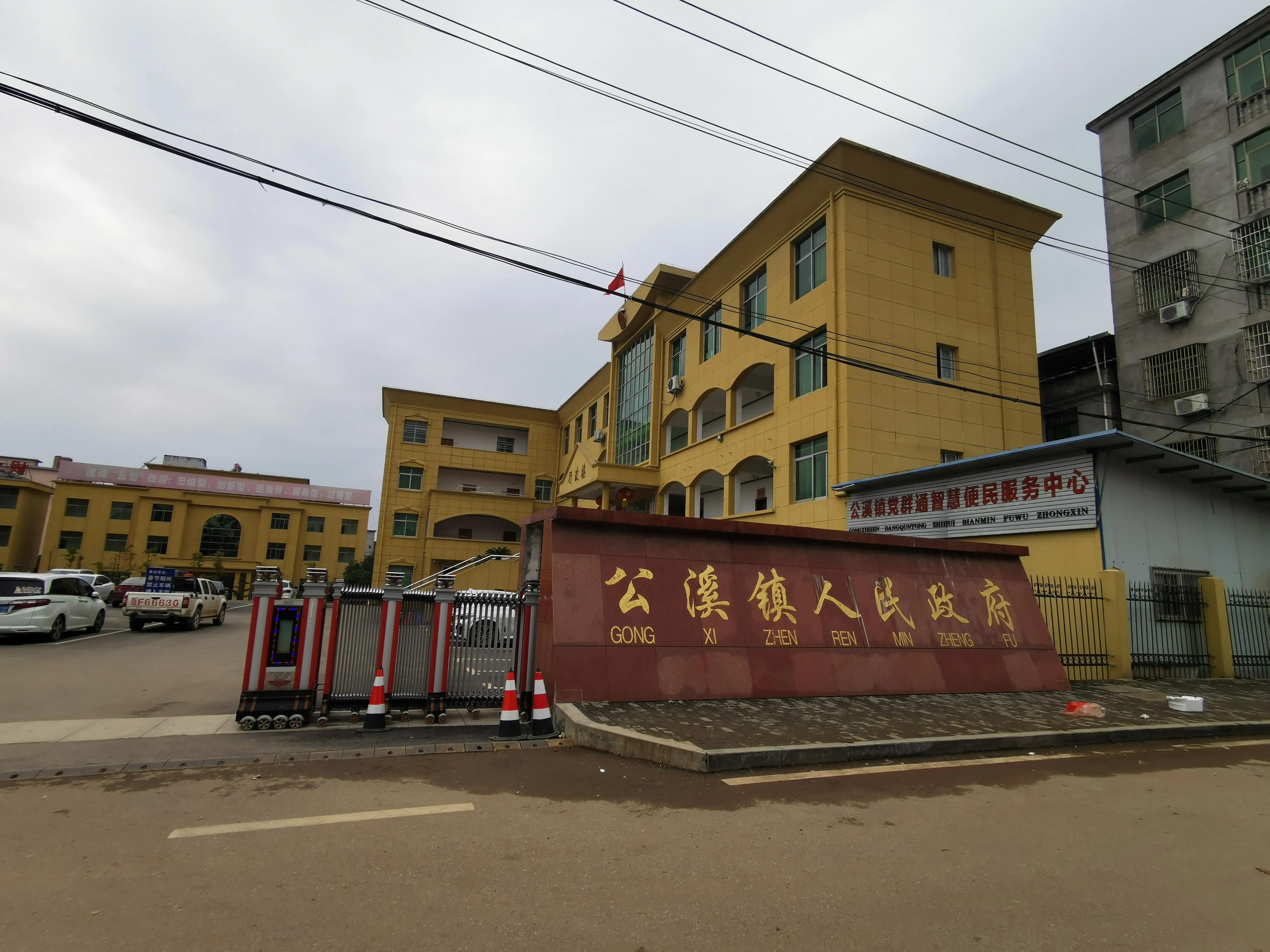 老爸的童年往事,老爸和老妈的故事