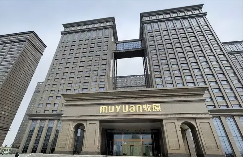 河南首个千亿富豪:靠22头猪起家,一年狂赚550亿,如今身价1750亿