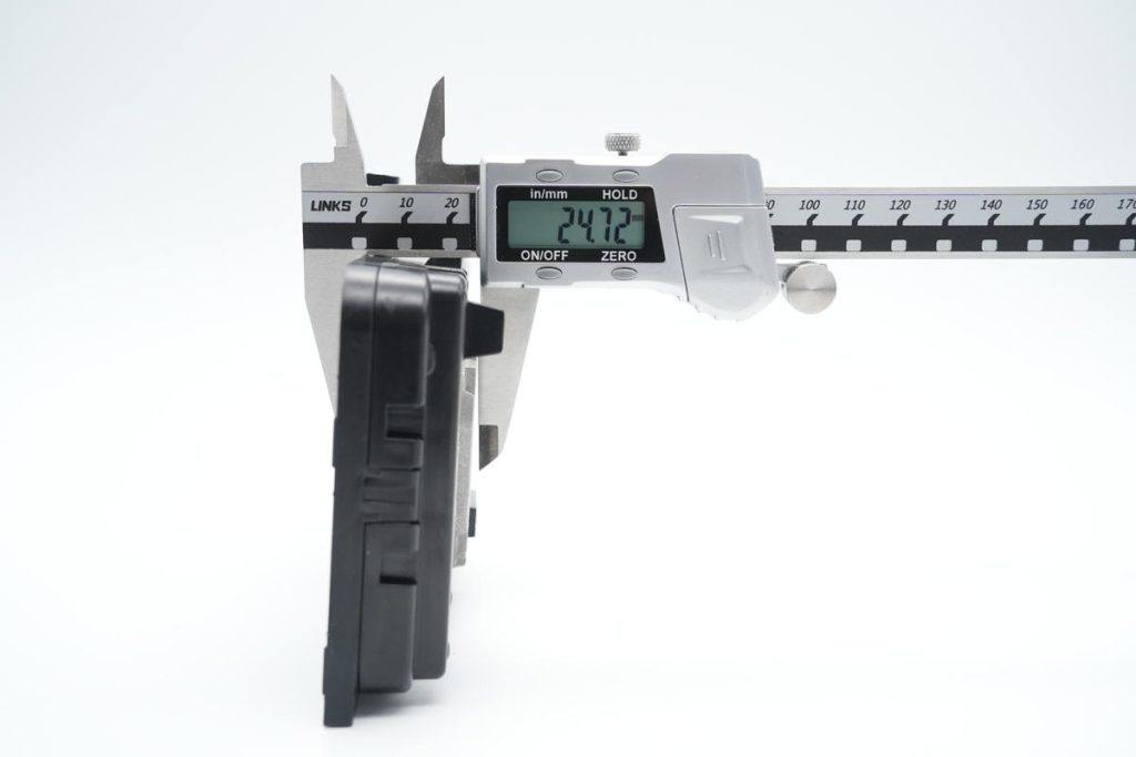 宝马5系无线充电拆解,宝马5系充电器怎么拆