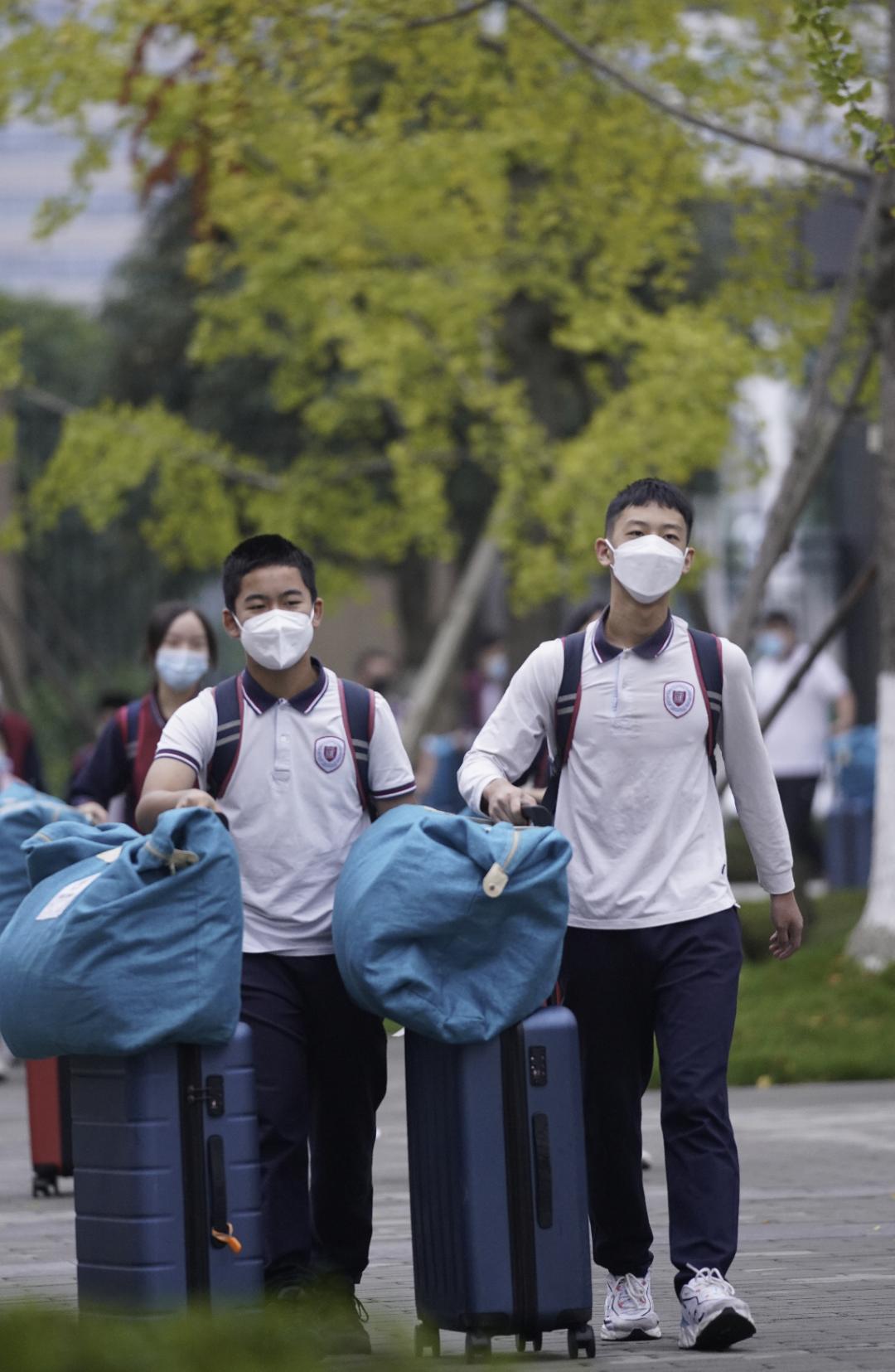 再见了，小盆友——9月19日成都家长成功“解除居家”……