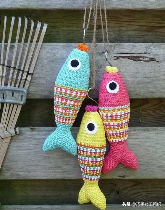 她只用零线就把鱼钩出了百变的花样，还超实用，真是太聪明了！