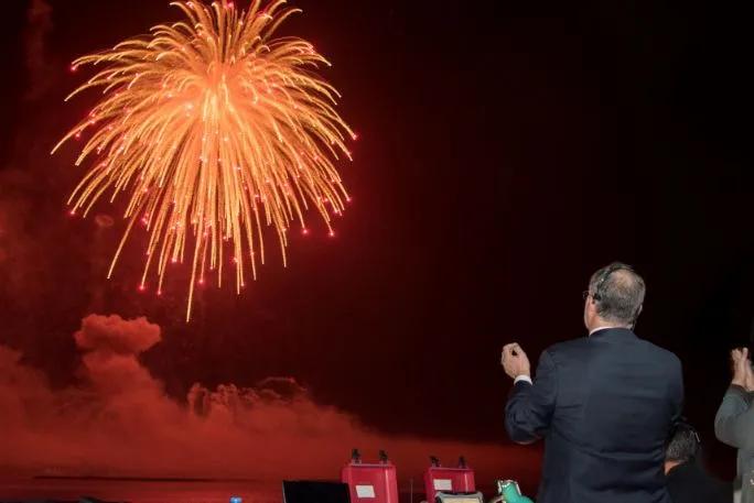 世界上最大的烟花燃放视频素材,世界上最大的烟花清晰版