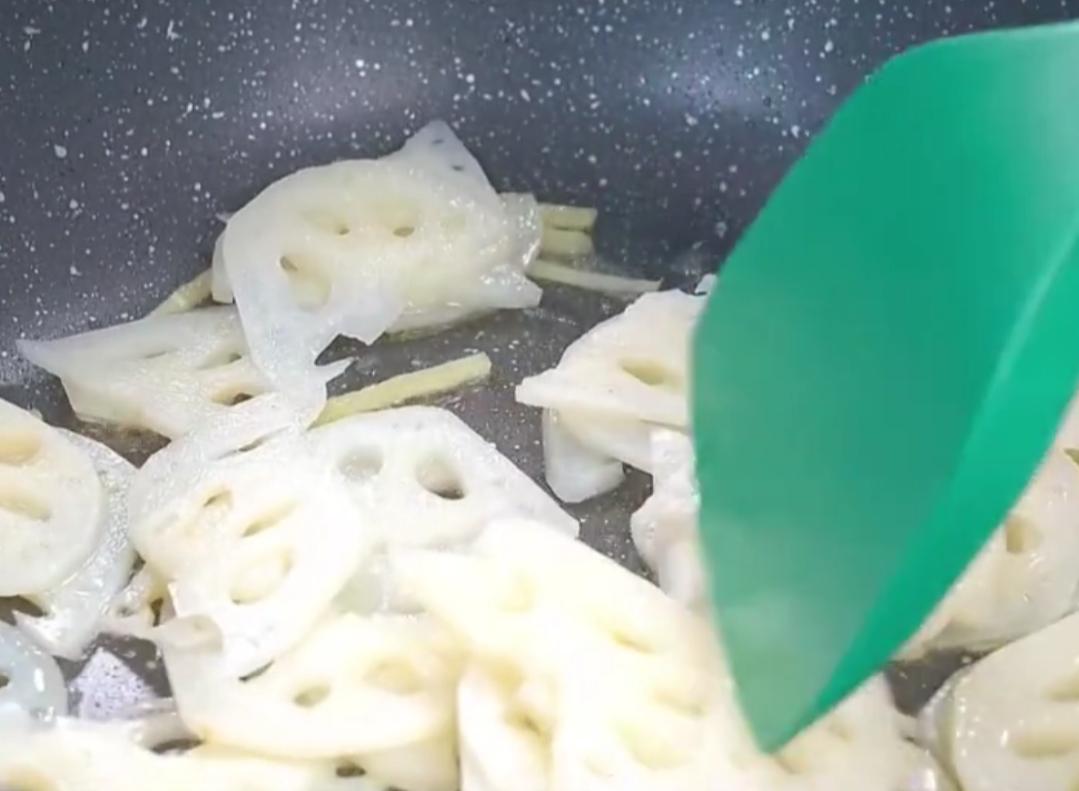 凉拌藕片,夏天凉拌藕