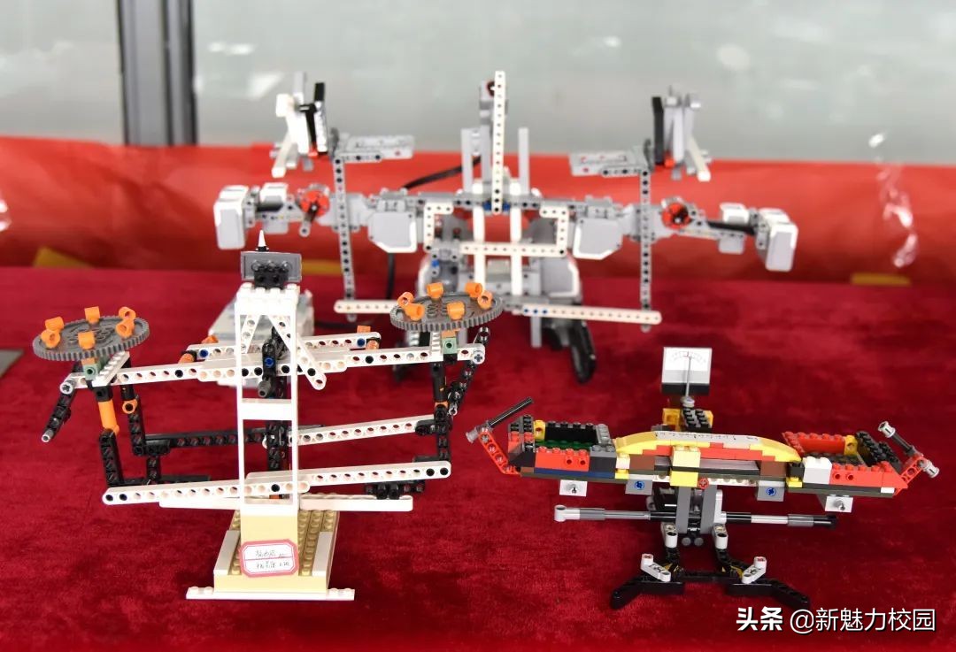 南京一中实验学校首届科技节实践活动之语数外物等学科作品展