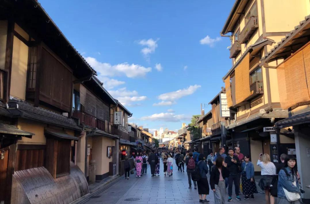 日本一个女生自己去旅游,女生日本独自旅行