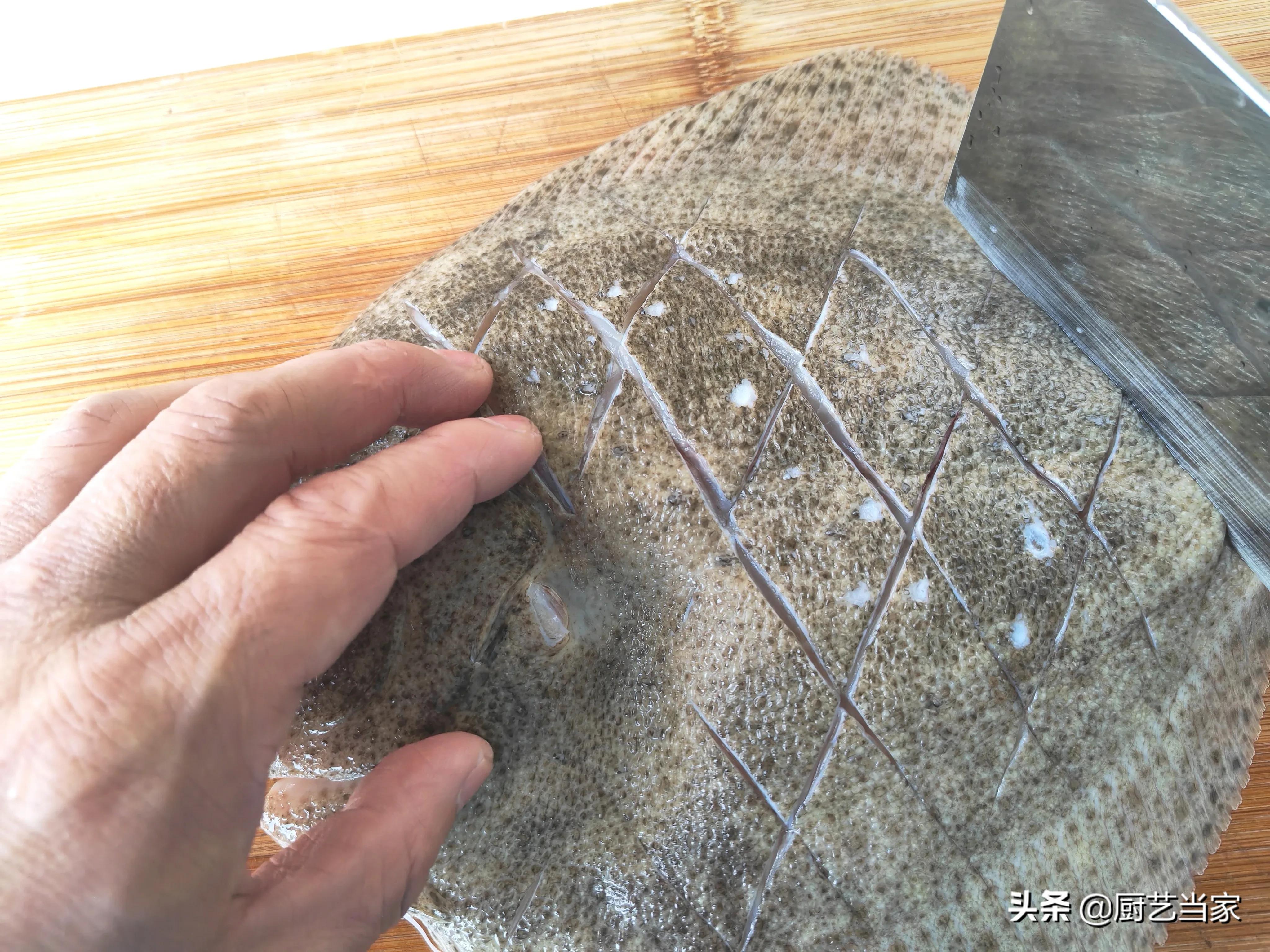 剞花刀教学,清蒸鱼改花刀技法简单