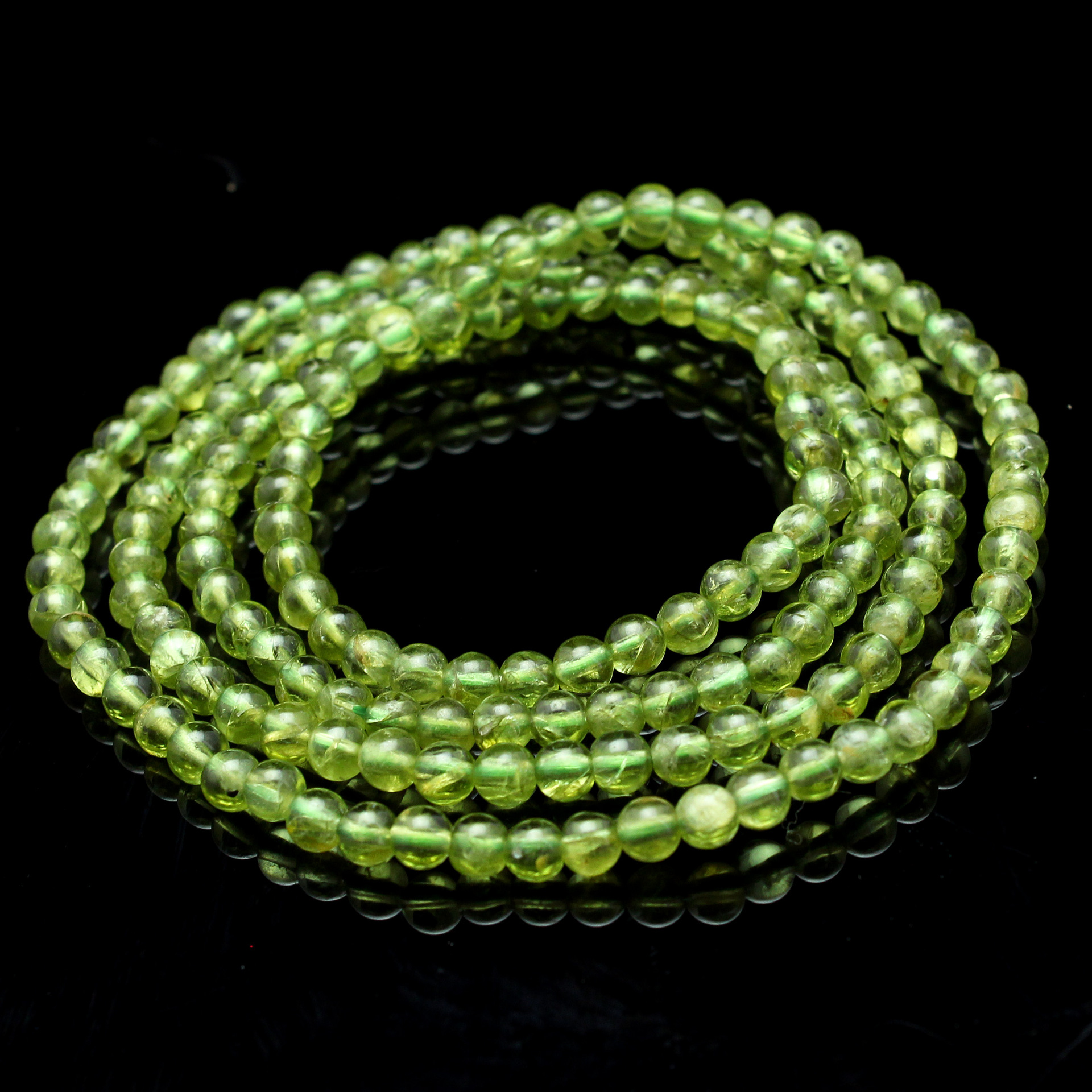 天津男子捡600多块蛟河橄榄石,市民捡到长江奇石卖了二十二万