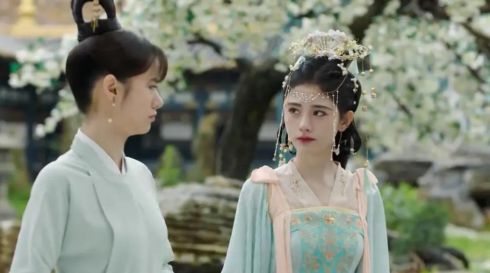 比起邓伦的1.06亿，偶像公司穷得格格不入？