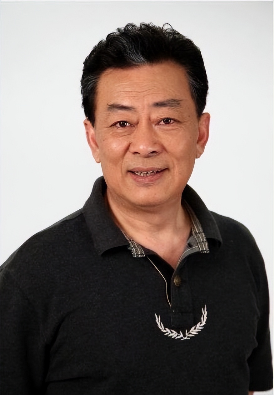 王诗槐离异后独自照顾智障儿子,老戏骨王诗槐离婚后照顾智障儿子