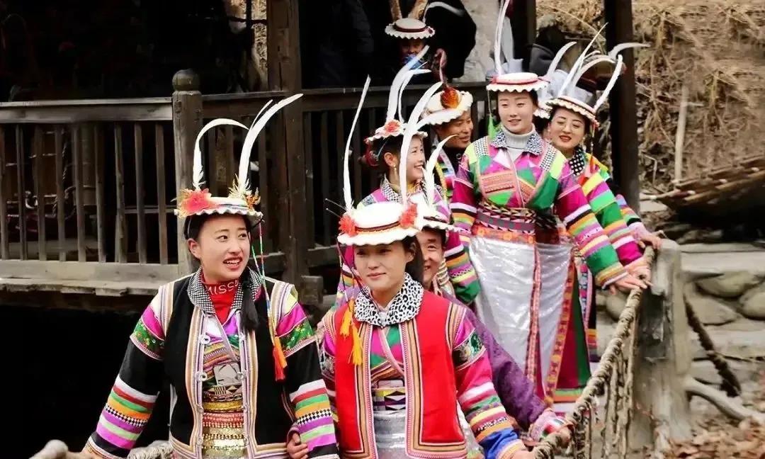 白马人的服饰,白马人服饰