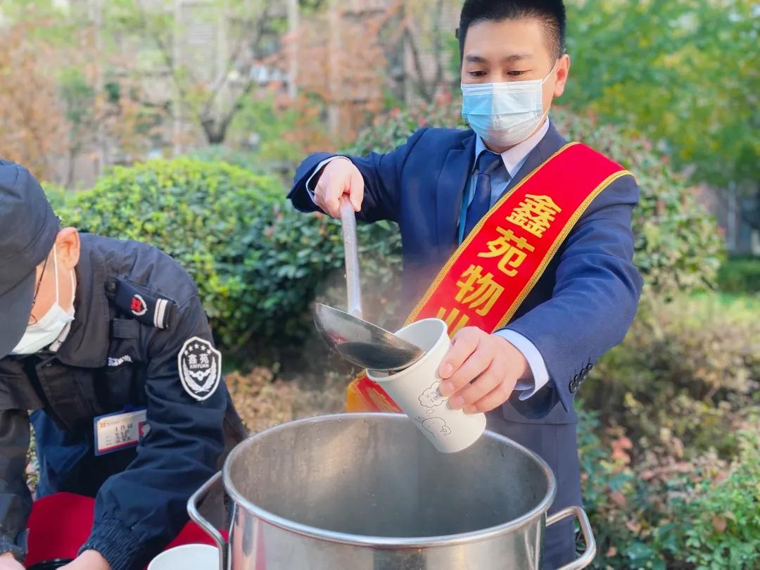 “谁家小区成天上电视？”“我家！”