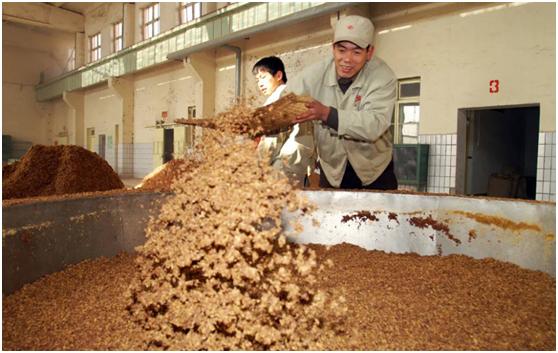 中国烧酒和韩国烧酒什么区别,蒸馏酒和酿造酒哪个好喝