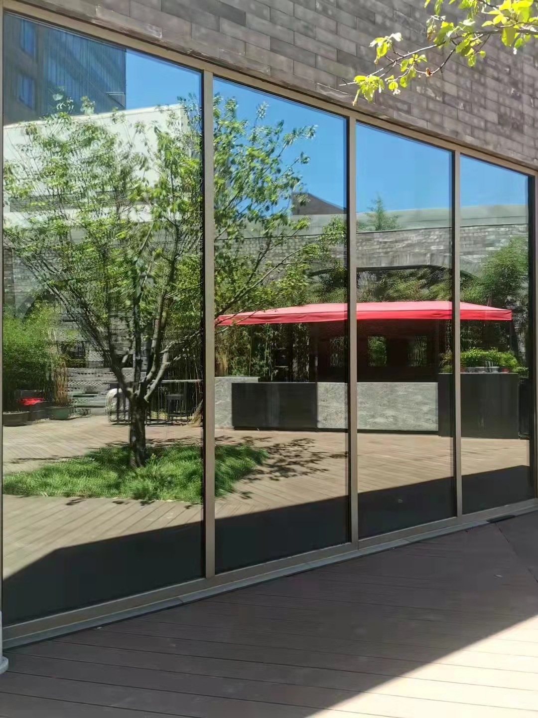 阳台玻璃贴膜贴什么膜好,阳台玻璃贴膜贴哪种好